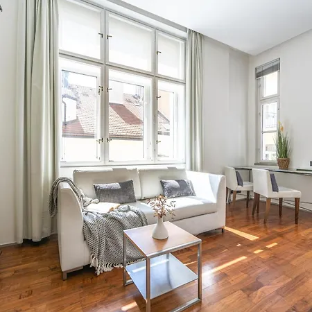 아파트 Modern On Bilkova Street With Balcony