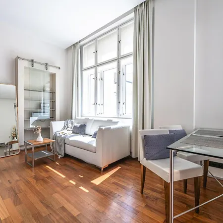شقة Modern On Bilkova Street With Balcony *