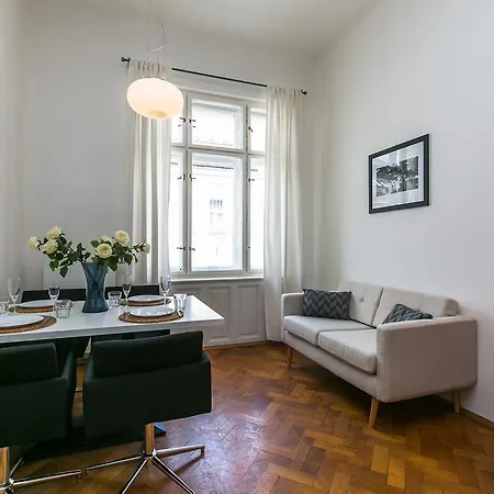 شقة Modern On Bilkova Street With Balcony *