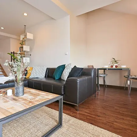 아파트 Modern On Bilkova Street With Balcony *