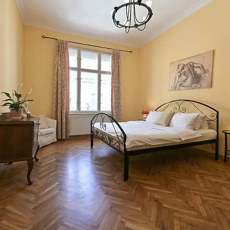 아파트 Modern On Bilkova Street With Balcony *