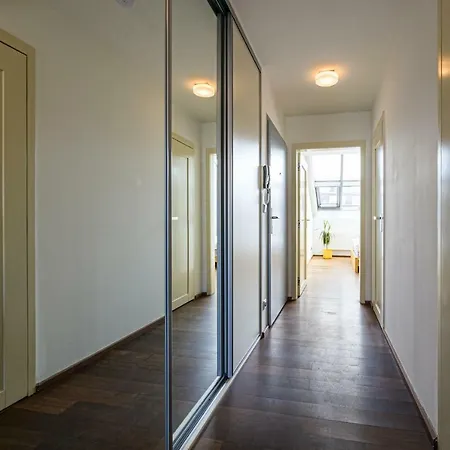 Modern On Bilkova Street With Balcony 아파트 프라하