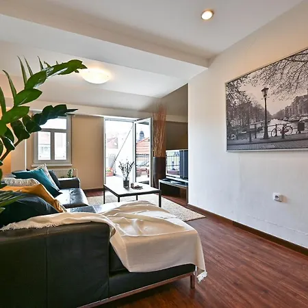 Modern On Bilkova Street With Balcony شقة براغ