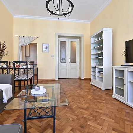 Modern On Bilkova Street With Balcony * 프라하